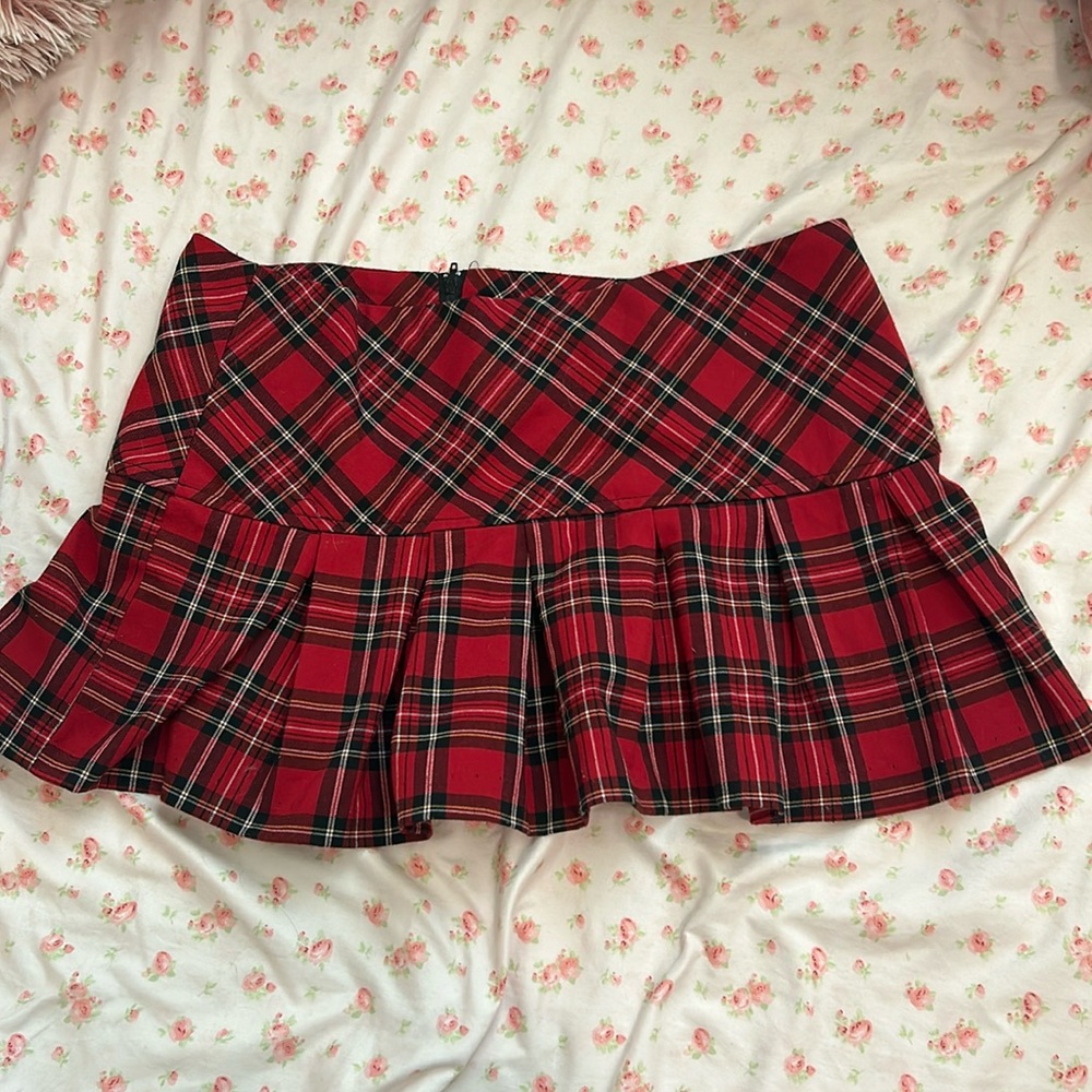 Y2K Wet seal red and black mini skirt size medium ❤️